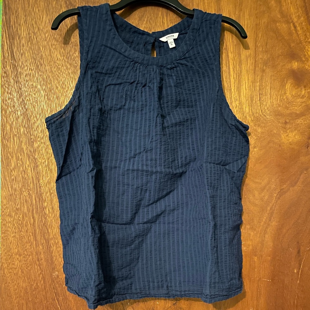 Woman’s tank top size XL